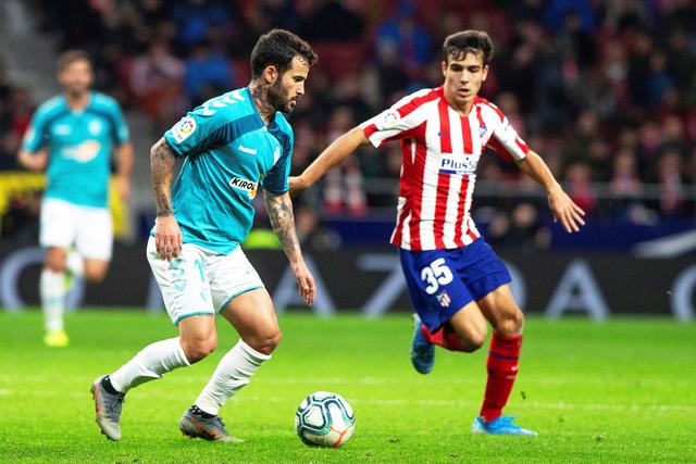 詹姆斯32+15天津胜广东 贺希宁17分深圳负上海